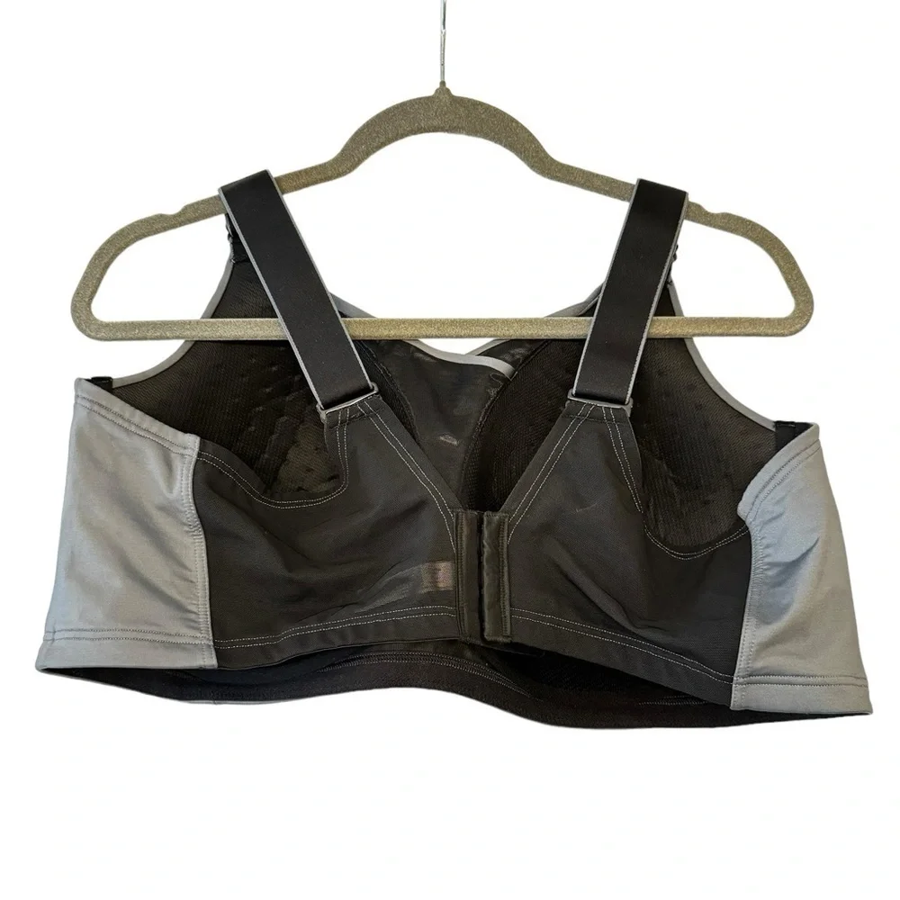 Livi Active Molded Cup No Wire Sports Bra